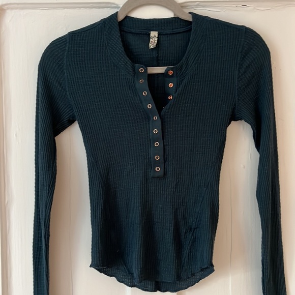 FREE PEOPLE TOP - Picture 2 of 5